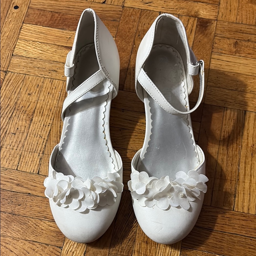 SmartFit White Kids Dress Shoes with Floral Accents